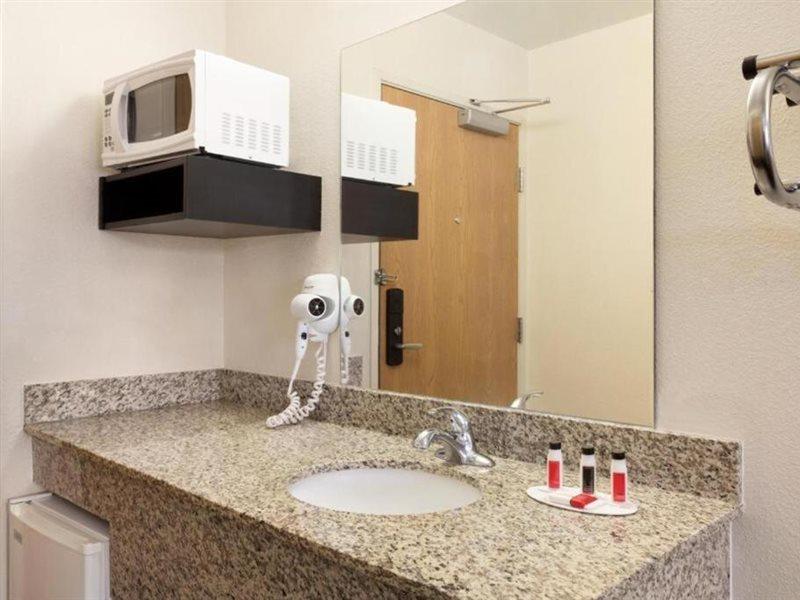 Travelodge By Wyndham Alpine Luaran gambar