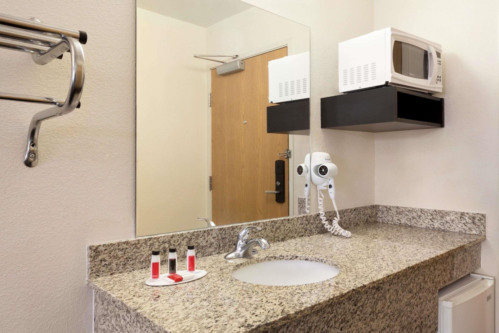 Travelodge By Wyndham Alpine Luaran gambar