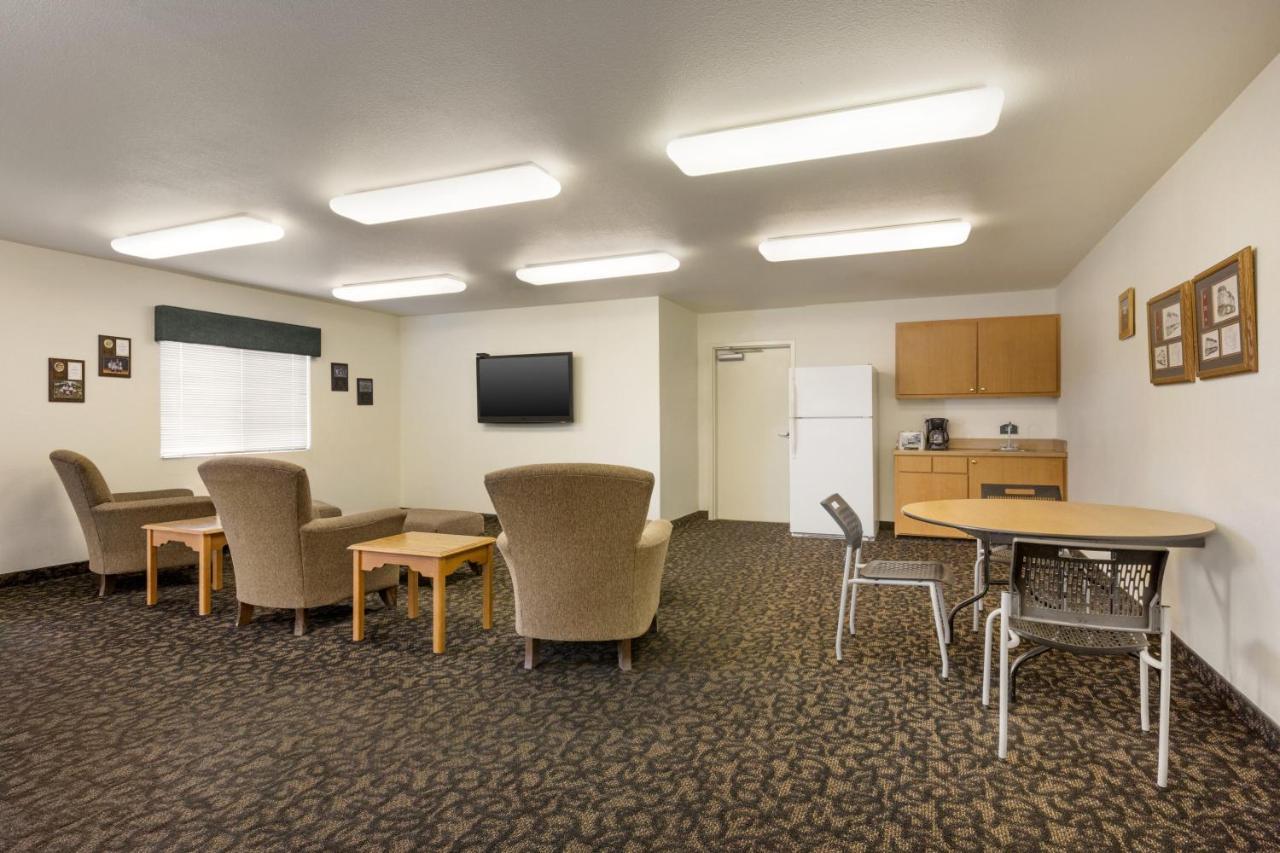 Travelodge By Wyndham Alpine Luaran gambar
